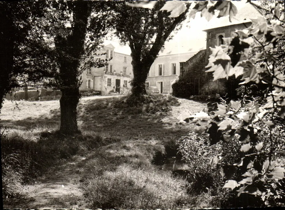 BETHARRAM (Calvados) — Próximo do Lago — Foto R.-J. PATE, Caen-Venoix - Frente