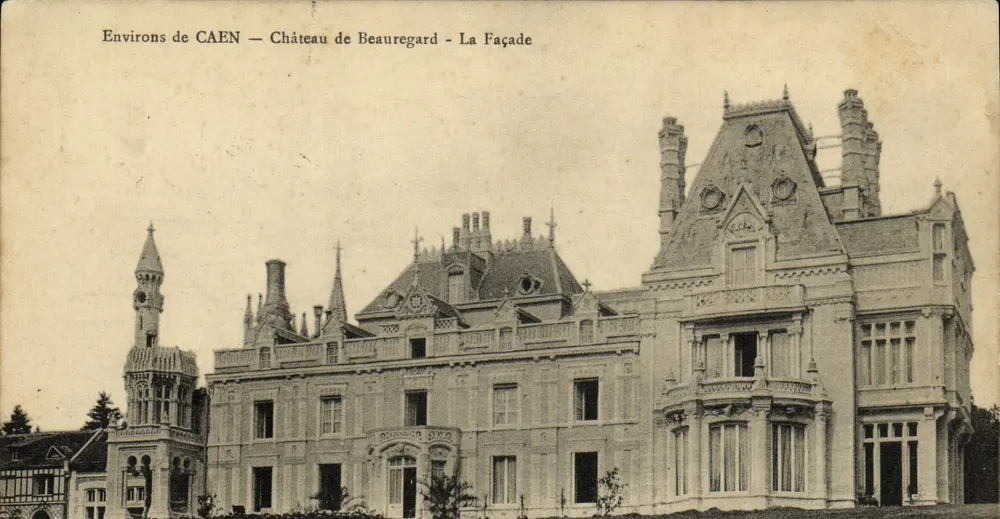 Cerca de CAEN — Castelo de Beauregard — A Fachada - Frente