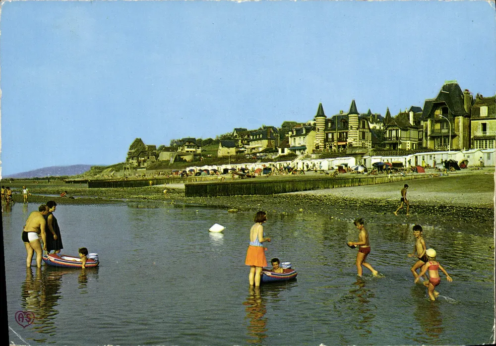 Blonville-sur-Mer — praia animada — APTAUD & Cie, Editores - Frente