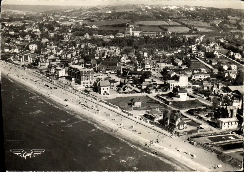 Blonville-sur-Mer — Vista geral da praia — Editor Gaby, n°1 da série 'A França vista do céu' - Frente