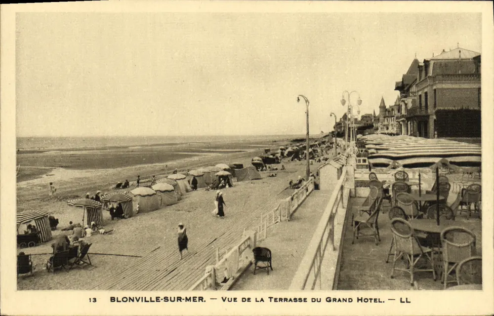 Blonville-sur-Mer — Blick von der Terrasse des Grand Hotel — LL - Vorderseite