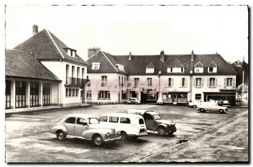 Bretteville-sur-Laize — Praça da Prefeitura — Foto Charles, Nauglente - Frente