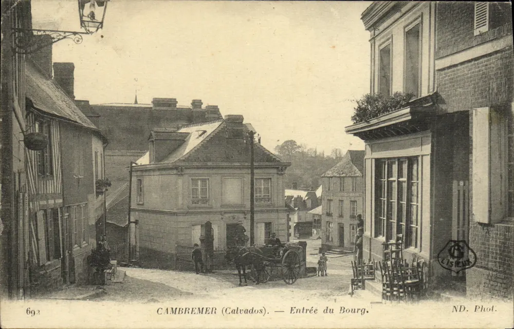 Cambremere (Calvados) — Entrée du Bourg — ND. Phot. - Recto