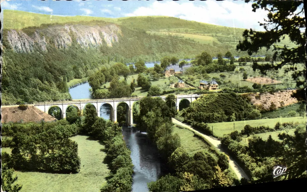 Les Rochers des Parcs e o Viaduto — CLECY — Cie des Arts Photomécaniques - Frente