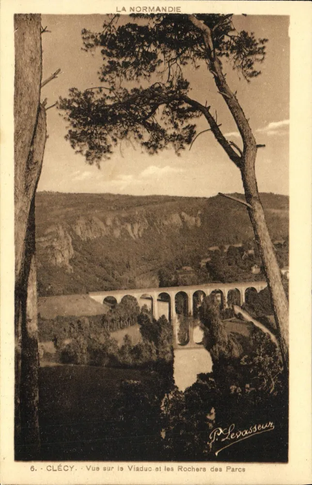 Clécy — Ansicht des Viadukts und der Felsen der Parks — P. Levassœur - Vorderseite