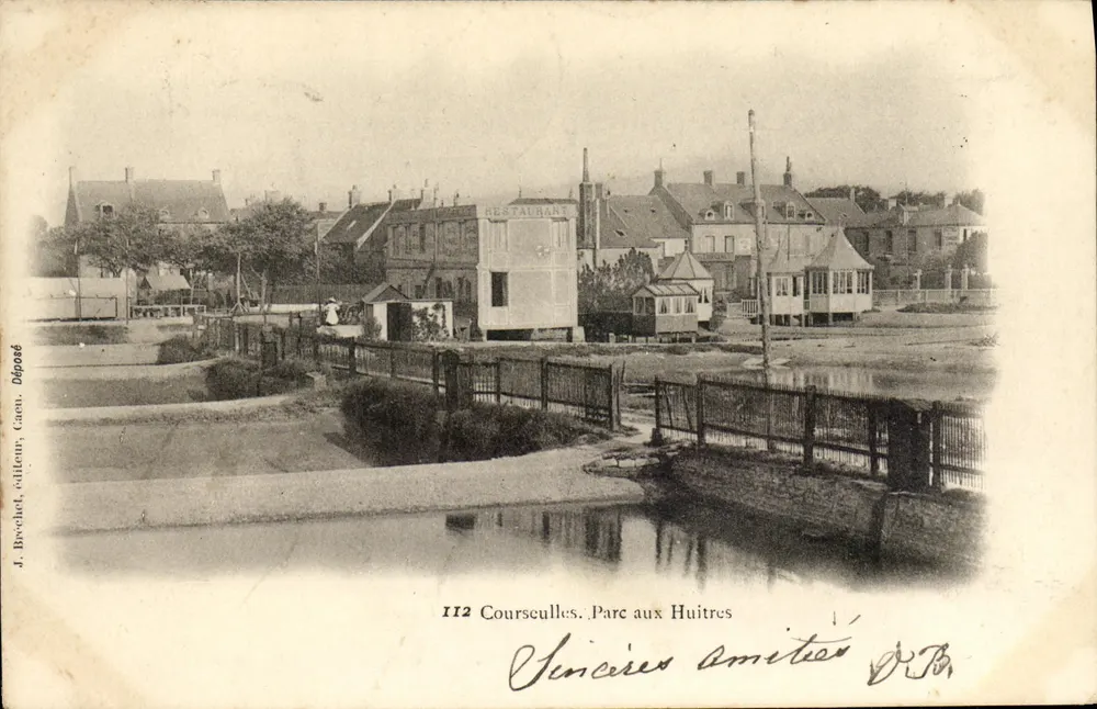 Courseulles. Parc aux Huitres — vue du parc avec un restaurant et un pont enjambant un canal, éditeur J. Breviet, Caen, n° 112 - Awers