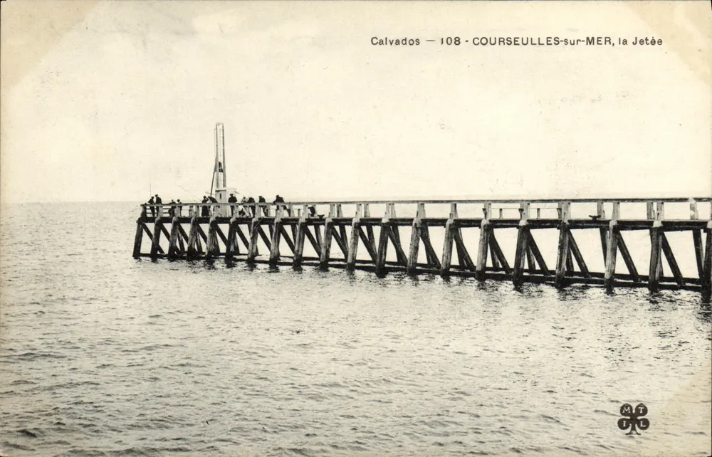COURSEULLES-sur-MER, a Dique — Calvados — 108 — editor MT - Frente