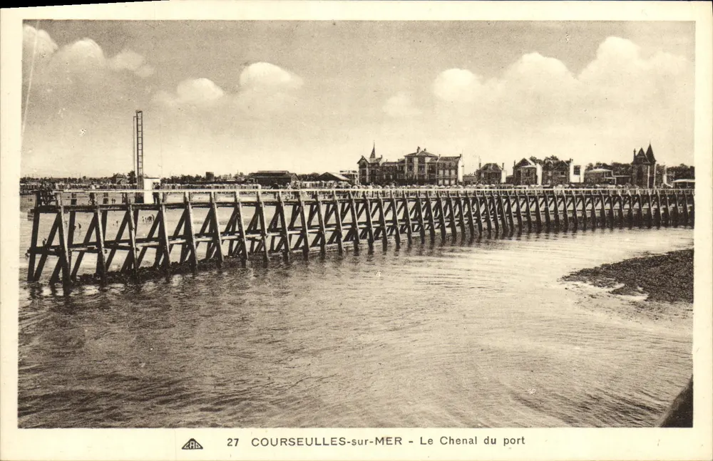Courseulles-sur-Mer — O Canal do porto — Editor A. R. A. (n° 27) - Frente
