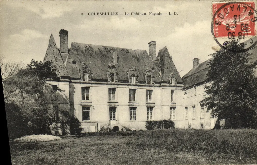 Courseulles — O Castelo. Fachada — L. D. - Frente