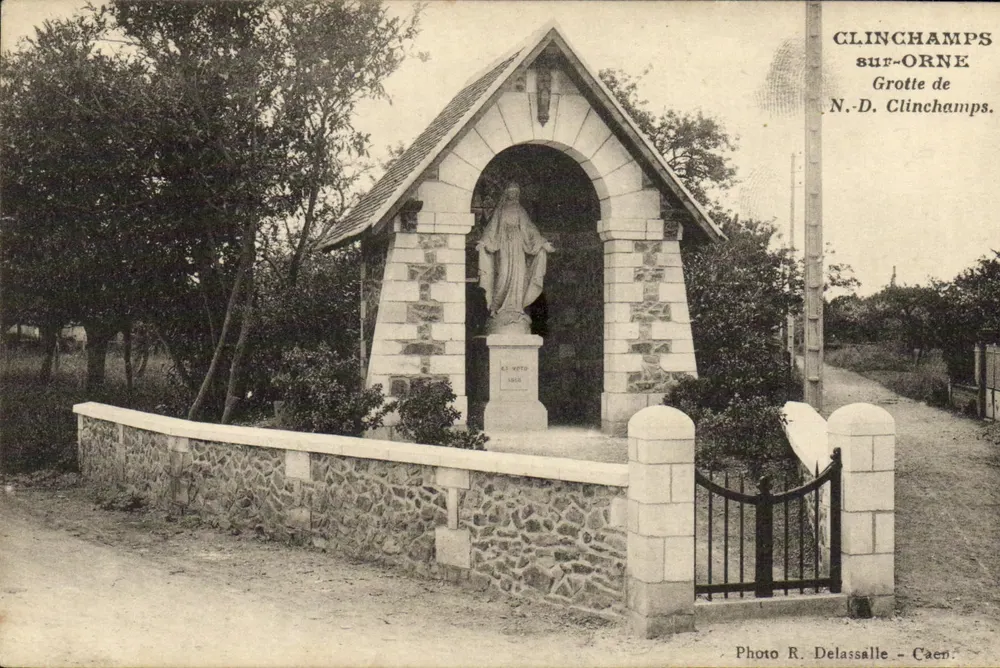 Clinchamps-sur-Orne — Grotte Notre-Dame Clinchamps — Foto R. Delassalle - Caen - Vorderseite