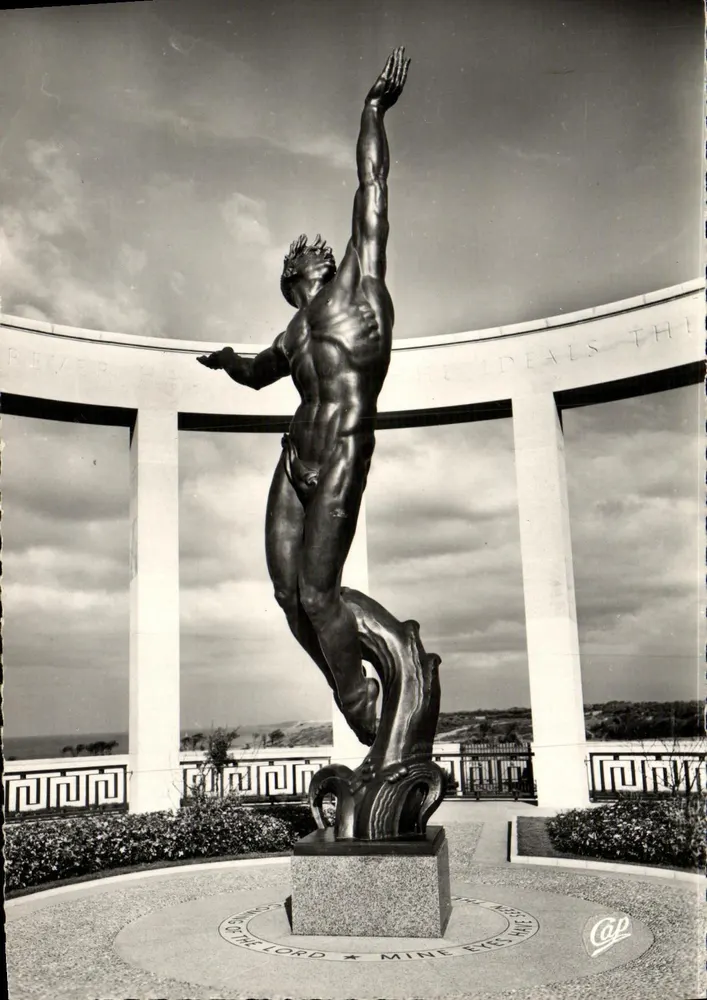 Statue des amerikanischen Normandie-Denkmals — Normandie-Friedhof — C° des Arts Photomécaniques, Paris - Vorderseite