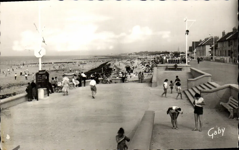 Courselle-sur-Mer — Esplanada da Digue e a Praia — Edições Gaby - Frente