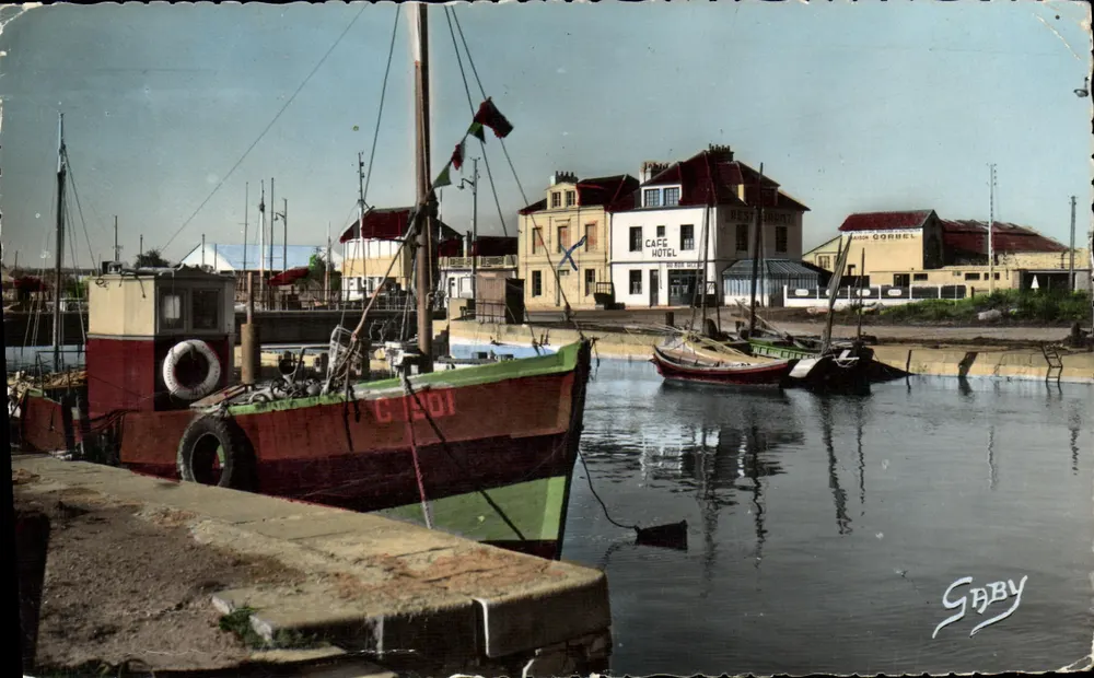 Hafen von Courseulles-sur-Mer — Hôtel du Bon Accueil und Boote — Gaby - Vorderseite
