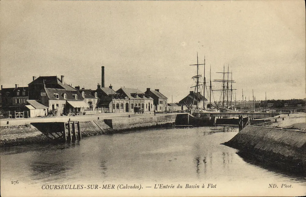 COURSEULLES-SUR-MER (Calvados) — Der Eingang zum Flachwasserhafen — ND. Fot. n°276 - Vorderseite