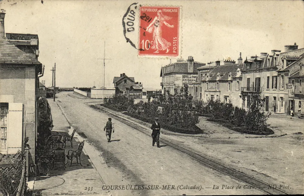 COURSEULLES-SUR-MER (Calvados) — A Praça de Caen — ND Phol. - Frente
