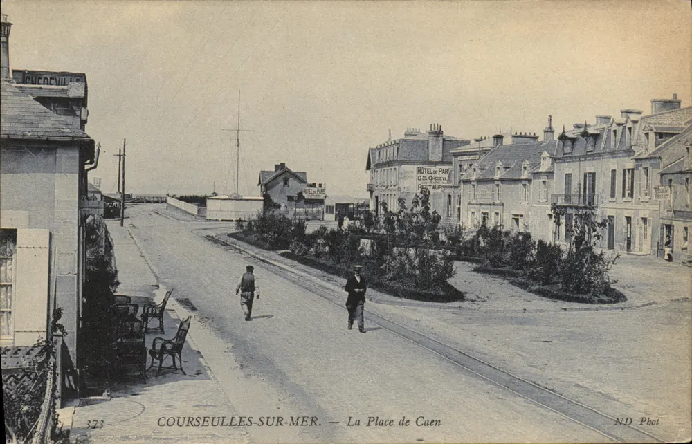 COURSEULLES-SUR-MER — A Praça de Caen — ND Fot - Frente