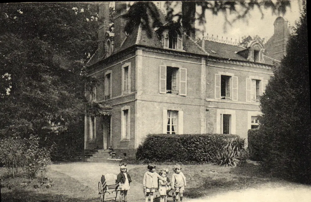 Villa in Crevecoeur-en-Auge — Ansicht der Immobilie mit Kindern — unbekannter Verlag - Vorderseite