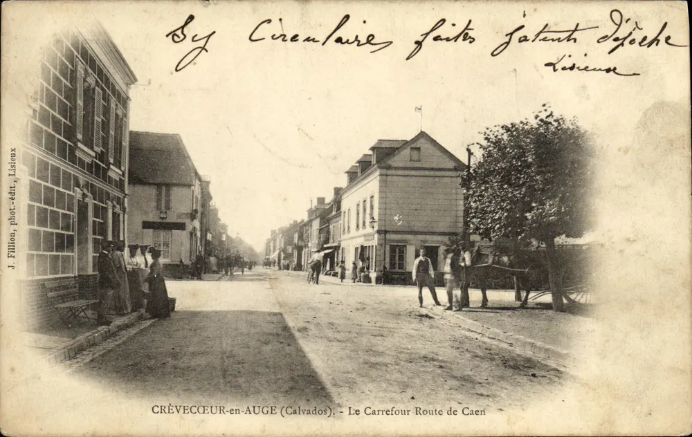 Crèveceur-en-Auge (Calvados) — Der Kreuzungspunkt der Straße nach Caen — J. Fillion, Foto-Verlag, Lisieux - Vorderseite