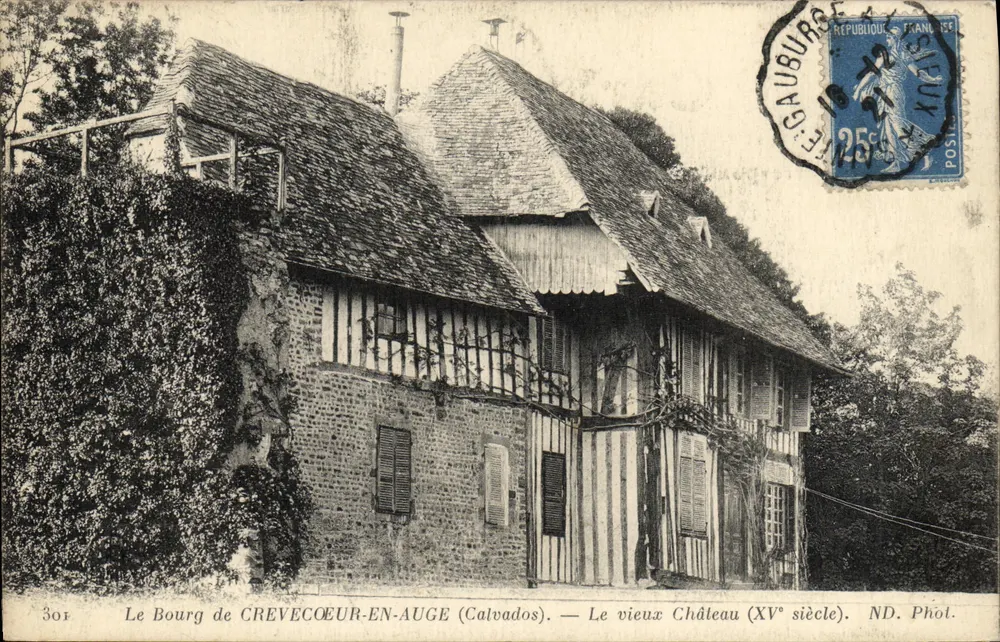 Le Bourg de CREVECOEUR-EN-AUGE (Calvados) — Das alte Schloss (15. Jahrhundert). ND. Fotografie. - Vorderseite