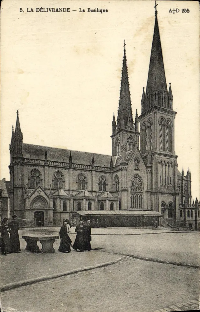 La Délivrande — A Basílica — A+D 255 - Frente