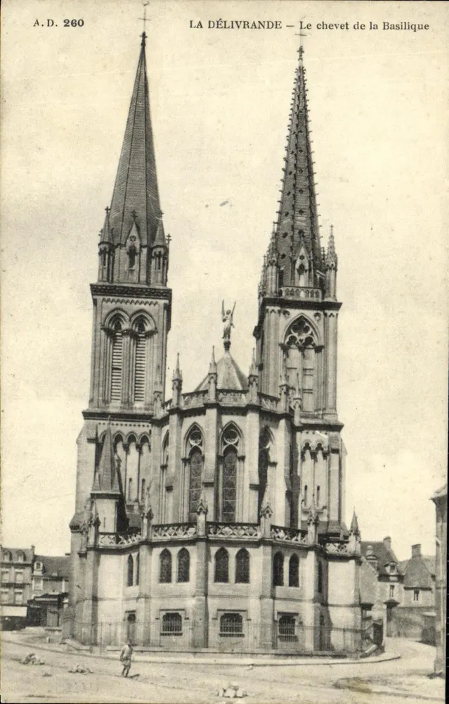La Délivrande — La parte anteriore della Basilica — A.D. 260 - Recto