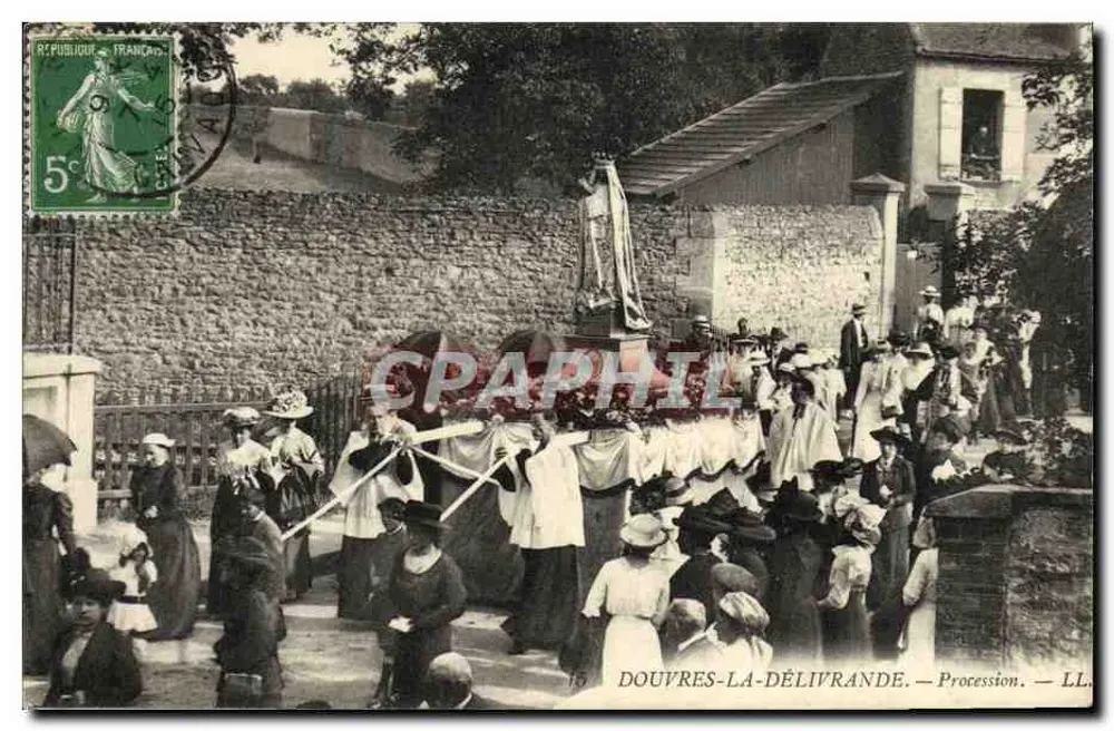 Douvres-la-Délivrande — Procissão — LL. - Frente