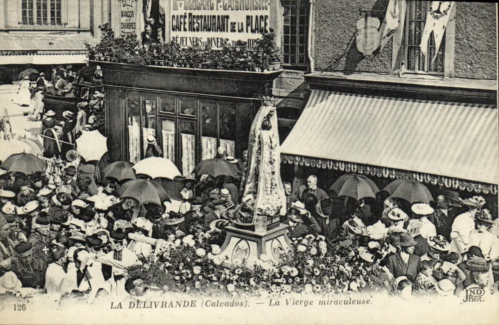 La Délivrande (Calvados) — De Heilige Maagd — JND fot. - Voorkant