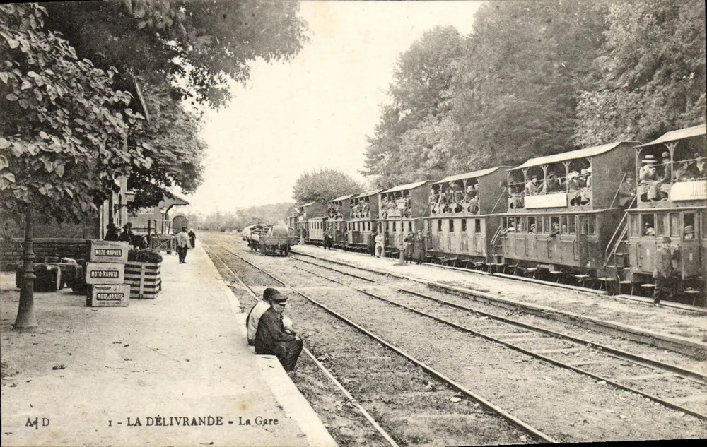A Délivrande - A Estação — trem com compartimentos abertos — editor A. Dubosq, Commercy - Frente