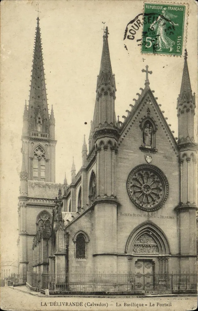 La Délivrande (Calvados) — La Basílica — El Portal — editor A. Luhnow, edit. Caen (Calvados) - Depósito - Anverso