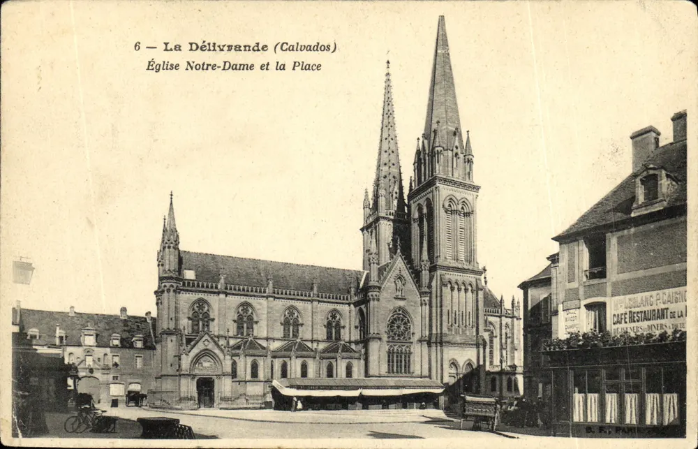 La Délivrande (Calvados) — Kirche Notre-Dame und der Platz — Verlag R.F. PAMÉL - Vorderseite