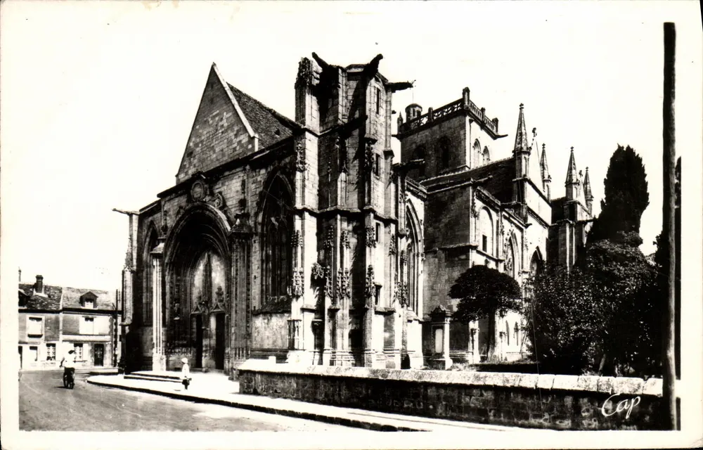 Dives-sur-Mer — A Igreja — "REAL PHOTO" C.A.P. Paris - Frente