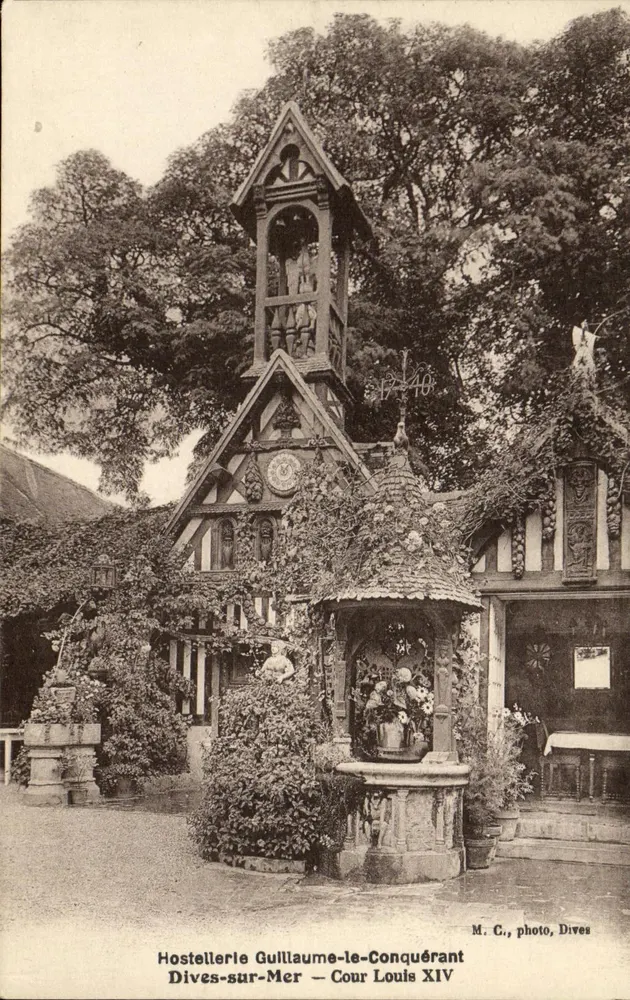 Hostellerie Guillaume-le-Conquérant — Cour Louis XIV — M. C., Foto, Dives - Vorderseite