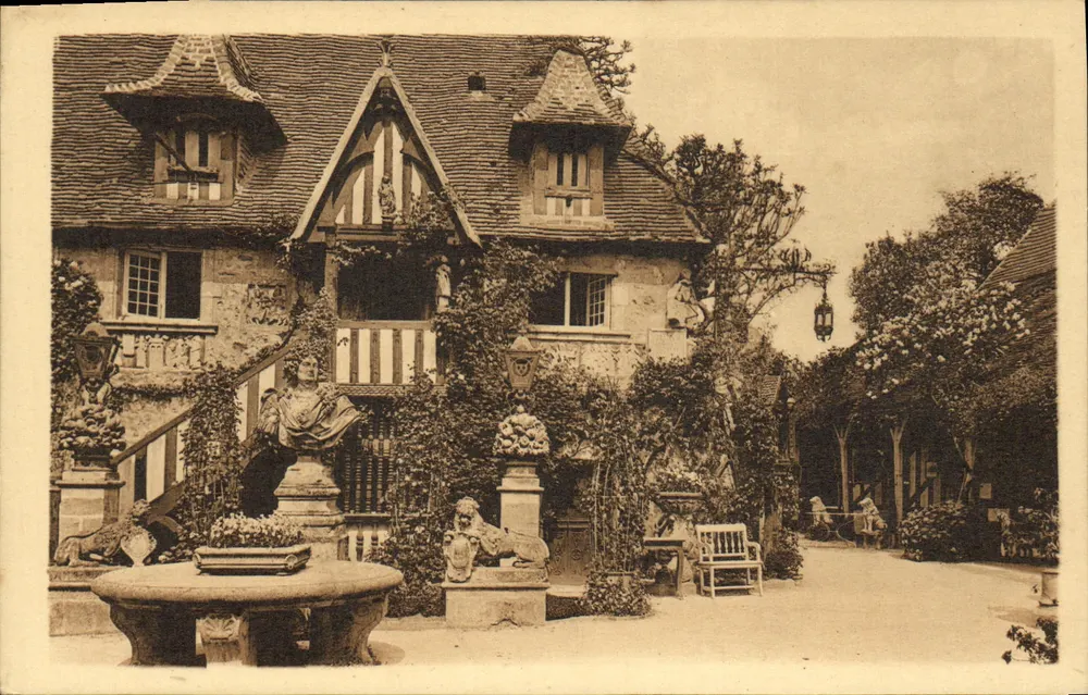 Hostellerie Guillaume-le-Conquérant — Cour Louis XIV — Dives-sur-Mer - Vorderseite
