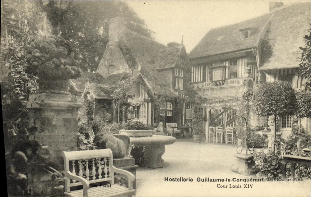Hostellerie Guillaume-le-Conquérant — Cour Louis XIV — Dives-sur-Mer - Vorderseite