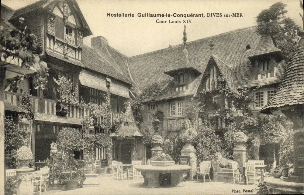 Hostellerie Guillaume-le-Conquérant — Cour Louis XIV — Dives sur-Mer — Phot. Postel - Vorderseite