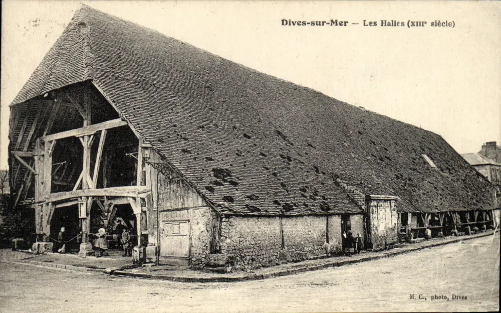 Dives-sur-Mer — Die Halles (13. Jahrhundert) — M. C., Foto, Dives - Vorderseite