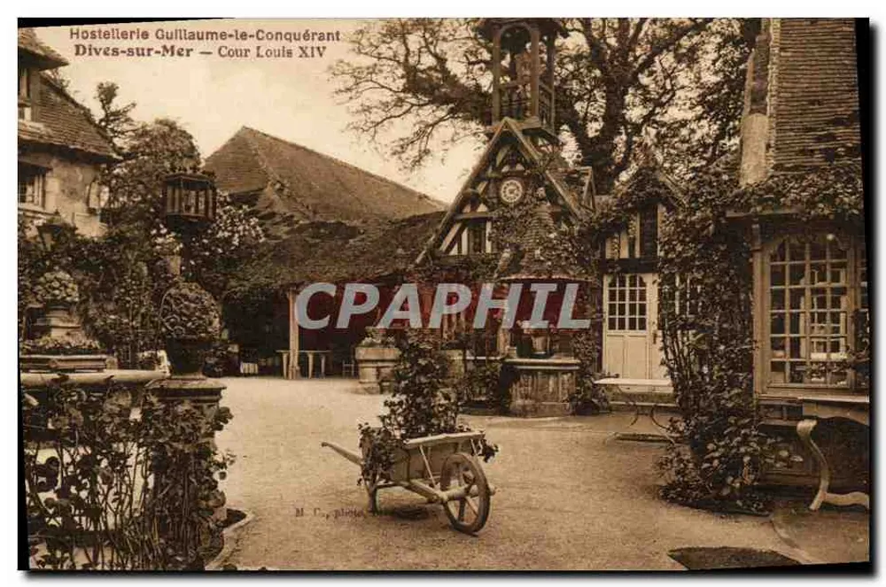 Hostellerie Guillaume-le-Conquérant — Dives-sur-Mer — Cour Louis XIV — M. C. photo - Vorderseite