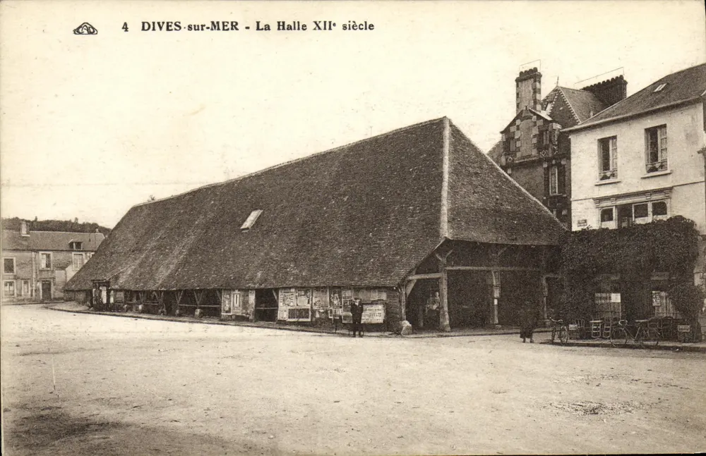 Dives-sur-Mer — A Halle do século XII — série 225 - Frente