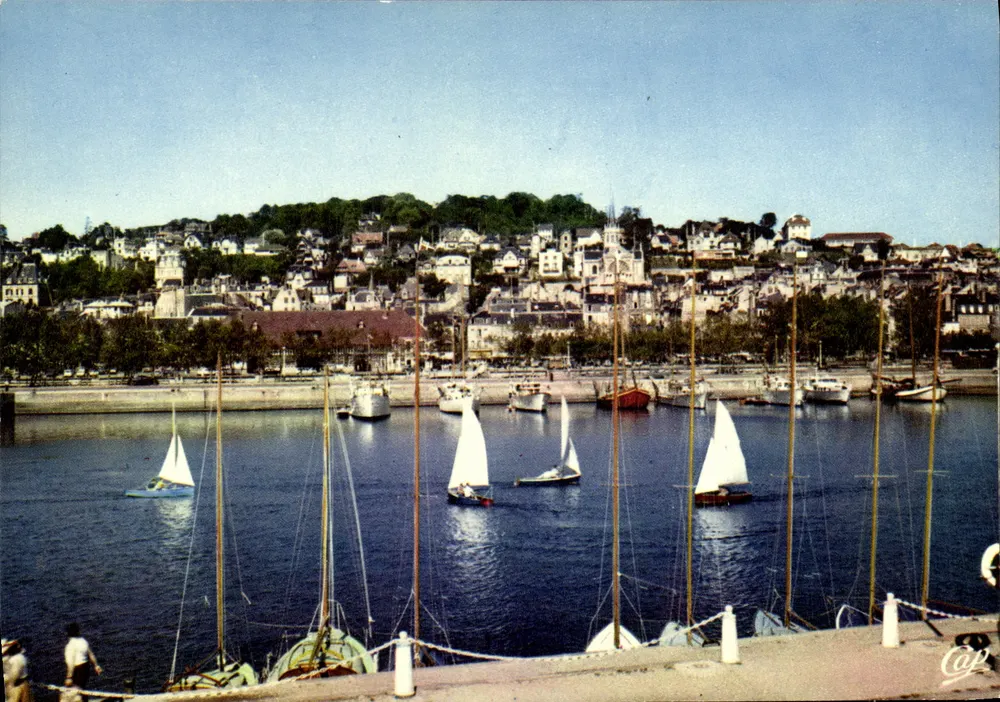 Deauville - Trouville — O cais dos iates — LUMICAP - Frente