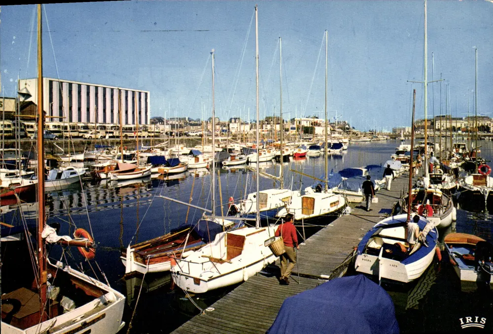 Deauville - Trouville (14) — Der Yachthafen — IRIS - Vorderseite