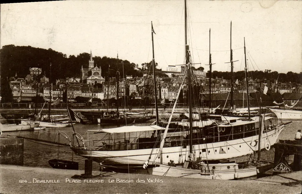 Deauville. Blühende Strand. Der Yacht Hafen — C.A.P. n°124 - Vorderseite