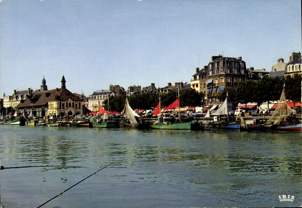 Deauville - Trouville — Die Fischboote und der Fischmarkt — IRIS - Vorderseite