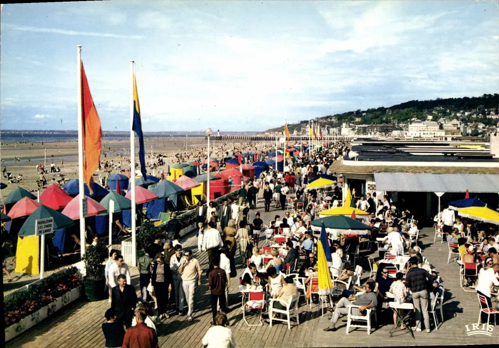 Deauville - Blühende Strände — Le Bar du Soleil und die Promenade — Lumicap - Vorderseite