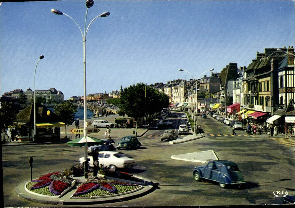 Deauville - Trouville — Der Kreisverkehr, allgemeine Ansicht der Kai — IRIS - Vorderseite