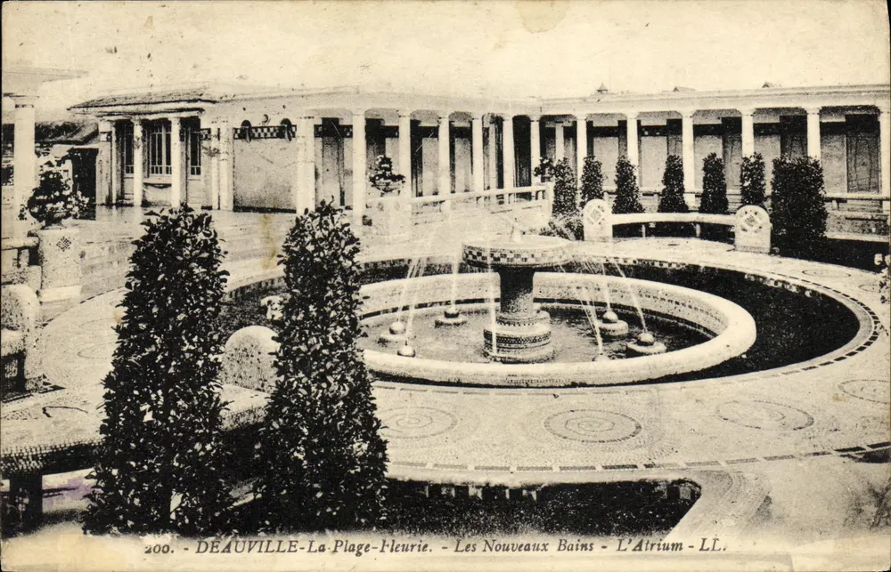 Deauville-La-Plage-Fleurie — Les Nouveaux Bains — L'Atrium — LL. - Vorderseite