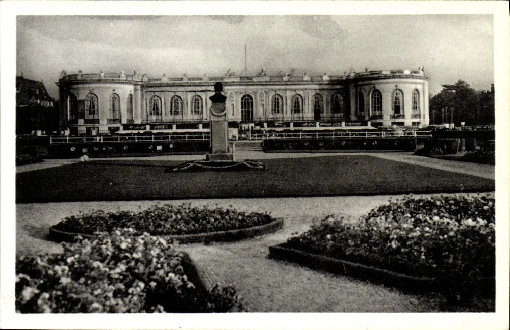 Deauville — Das Casino — Die Blütenbeete — Verleger G. Wybo, Serie AP.112 - Vorderseite