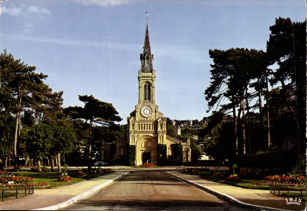Deauville - Place Fleurie — A Igreja de São Agostinho — IRIS - Frente