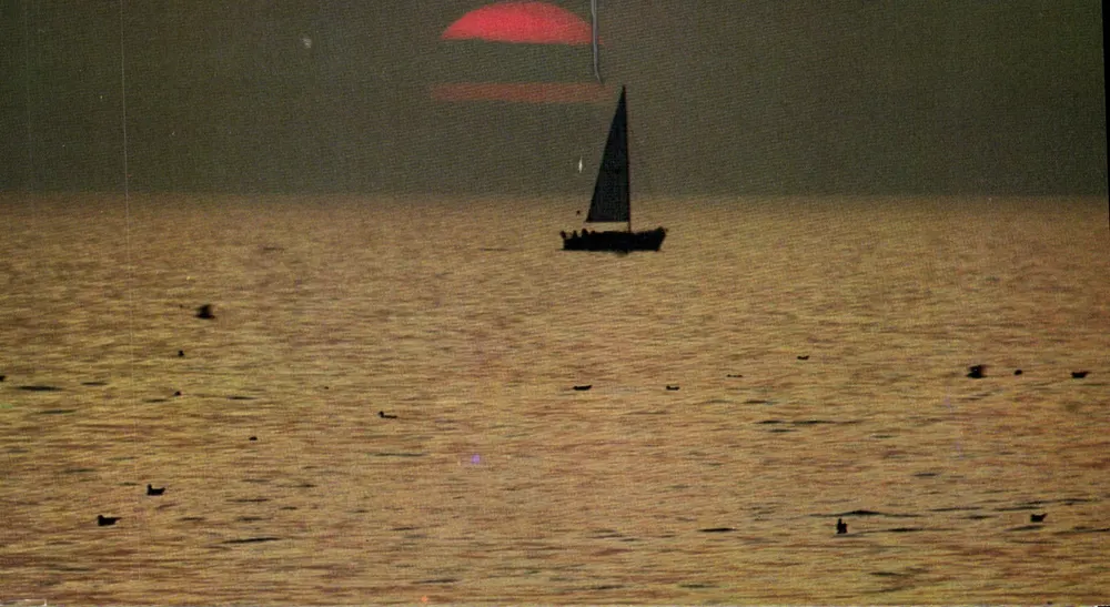 Pôr do sol na Mancha — Deauville (Calvados) — Lecagraphie M. Guilland, IRIS, n°140557 - Frente