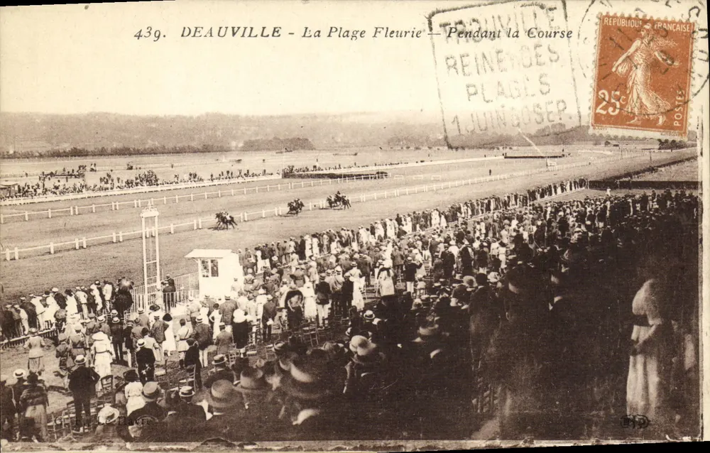 Deauville - Der Blühende Strand — Während des Rennens — Verleger: Le Havre, Nr. 439 - Vorderseite