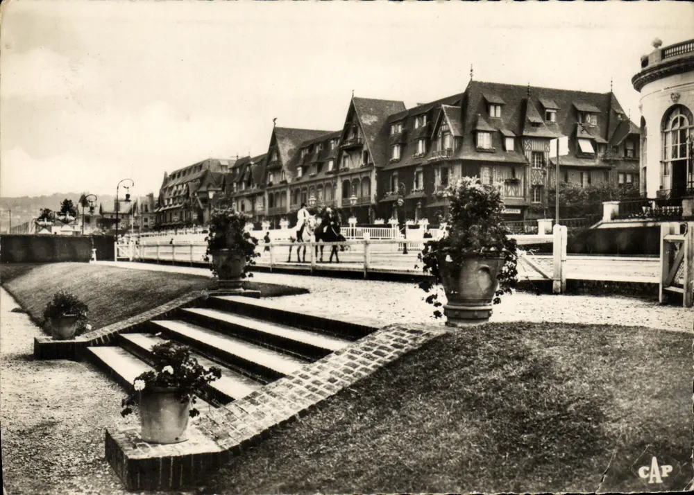 Deauville - Grande Plage — Vista da promenade e da Corniche Bonnand — C.A.P. n°279 - Frente